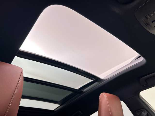 トヨタ ハリアー プレミアム 三重県 2017(平29)年 6.6万km ブラック /禁煙車//純正ナビ/・フルセグ・Bluetooth・CD・DVD・SD//バックカメラ//サンルーフ//トヨタセーフティセンス//プリクラッシュセーフティ//レーダクルーズコントロール//オートマチックハイビーム//レーントレーシングアシスト//電子パーキング//パワーバックドア//ブレーキホールド//前後クリアランスソナー//前方ドライブレコーダー//アイドリングストップ//LEDヘッドライト//オートライト//サマータイヤ付き純正AW4本積込//プッシュスタート//スマートキー