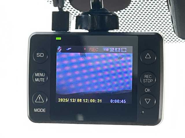 トヨタ ハリアー プレミアム 三重県 2017(平29)年 6.6万km ブラック /禁煙車//純正ナビ/・フルセグ・Bluetooth・CD・DVD・SD//バックカメラ//サンルーフ//トヨタセーフティセンス//プリクラッシュセーフティ//レーダクルーズコントロール//オートマチックハイビーム//レーントレーシングアシスト//電子パーキング//パワーバックドア//ブレーキホールド//前後クリアランスソナー//前方ドライブレコーダー//アイドリングストップ//LEDヘッドライト//オートライト//サマータイヤ付き純正AW4本積込//プッシュスタート//スマートキー