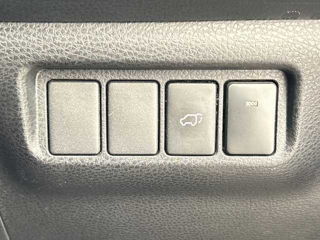 トヨタ ハリアー プレミアム 三重県 2017(平29)年 6.6万km ブラック /禁煙車//純正ナビ/・フルセグ・Bluetooth・CD・DVD・SD//バックカメラ//サンルーフ//トヨタセーフティセンス//プリクラッシュセーフティ//レーダクルーズコントロール//オートマチックハイビーム//レーントレーシングアシスト//電子パーキング//パワーバックドア//ブレーキホールド//前後クリアランスソナー//前方ドライブレコーダー//アイドリングストップ//LEDヘッドライト//オートライト//サマータイヤ付き純正AW4本積込//プッシュスタート//スマートキー