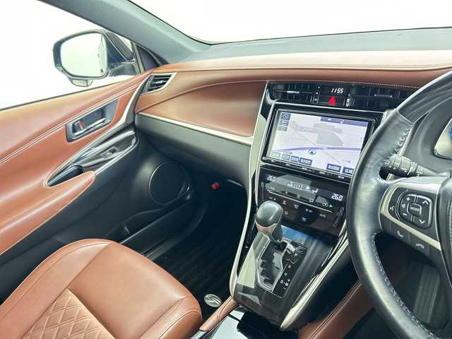 トヨタ ハリアー プレミアム 三重県 2017(平29)年 6.6万km ブラック /禁煙車//純正ナビ/・フルセグ・Bluetooth・CD・DVD・SD//バックカメラ//サンルーフ//トヨタセーフティセンス//プリクラッシュセーフティ//レーダクルーズコントロール//オートマチックハイビーム//レーントレーシングアシスト//電子パーキング//パワーバックドア//ブレーキホールド//前後クリアランスソナー//前方ドライブレコーダー//アイドリングストップ//LEDヘッドライト//オートライト//サマータイヤ付き純正AW4本積込//プッシュスタート//スマートキー