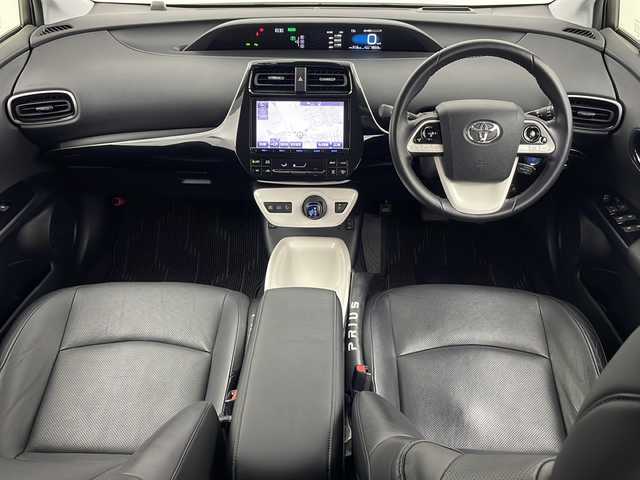 トヨタ プリウス A プレミアム 新潟県 2016(平28)年 3.3万km ホワイトパールクリスタルシャイン ディーラー純正9インチナビ/(DSZT-YC4T)/(CD.DVD.SD.フルセグ.Bluetooth)/バックカメラ/トヨタセーフティセンス/・プリクラッシュセーフティ/・レーダークルーズコントロール/・レーンキープアシスト/・オートマチックハイビーム/革巻きステアリング/ステアリングリモコン/LEDオートライト/フォグランプ/コーナーセンサー/ヘッドアップディスプレイ/パーキングアシスト/AC100V/プッシュスタート/スマートキー×2/サマータイヤAWセット車載