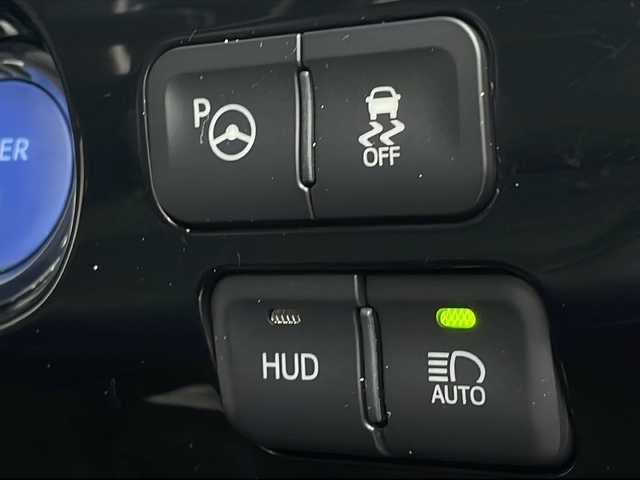 トヨタ プリウス A プレミアム 新潟県 2016(平28)年 3.3万km ホワイトパールクリスタルシャイン ディーラー純正9インチナビ/(DSZT-YC4T)/(CD.DVD.SD.フルセグ.Bluetooth)/バックカメラ/トヨタセーフティセンス/・プリクラッシュセーフティ/・レーダークルーズコントロール/・レーンキープアシスト/・オートマチックハイビーム/革巻きステアリング/ステアリングリモコン/LEDオートライト/フォグランプ/コーナーセンサー/ヘッドアップディスプレイ/パーキングアシスト/AC100V/プッシュスタート/スマートキー×2/サマータイヤAWセット車載