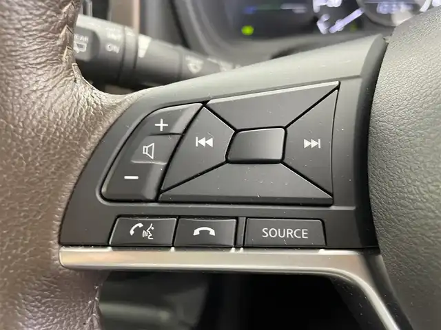 日産 ノート e－パワー メダリスト 群馬県 2017(平29)年 4万km プレミアムコロナオレンジ インテリジェントアラウンドビューモニター/インテリジェントルームミラー/プレミアムホワイトインテリアパッケージ/本革巻ステアリング（ブラウン）/プレミアムホワイトインテリア/シート地（合皮）/ドアトリムクロス（合皮）/＝＝＝＝＝＝＝/純正SDナビ【MM317D-W】/AM/FM/CD/DVD/BT/フルセグ/ETC/前方ドライブレコーダー/インテリジェントクルーズコントロール/インテリジェントエマージェンシーブレーキ/インテリジェントLI(車線逸脱防止支援システム)/LDW(車線逸脱警報)/踏み間違い防止アシスト/フロント&バックソナー/アイドリングストップ/スマートキー/プッシュスタート/LEDヘッドライト