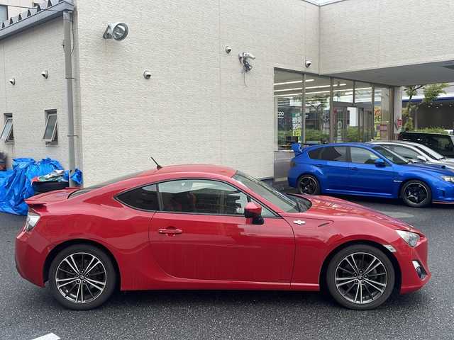 トヨタ ８６ GT リミテッド 広島県 2012(平24)年 1.1万km ライトニングレッド /登録時走行距離/　　　　　　　11096キロ/ワンオーナー/純正ナビ/バックカメラ/地デジ/前席シートヒーター/スペアキー×１/ETC/新車時整備手帳/　　【保証書】/取扱説明書/