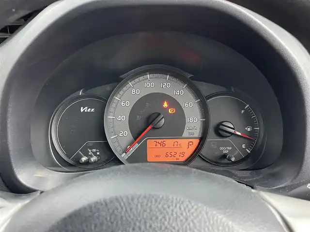 トヨタ ヴィッツ F 道央・札幌 2014(平26)年 6.6万km シルバーM ・４WD/・寒冷地仕様/・純正ナビ/　CD/SD/USB/ワンセグ/・ETC/・フロントデアイサー/・横滑り防止/・ライトレベライザー/・フロアマット/・キーレスエントリー/・スペアキー×１