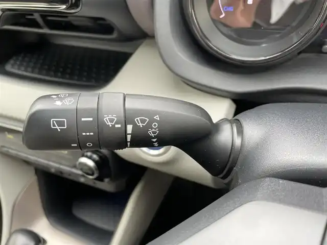 トヨタ ヤリス ハイブリッド Z 千葉県 2020(令2)年 4.6万km ブラック/アバンギャルドブロンズメタリック トヨタセーフティーセンス/・プリクラッシュセーフティー/・レーンディパーチャーアラート/・リヤクロストラフィックアラート/・パーキングサポートブレーキ/・ロードサインアシスト/・ブラインドスポットモニター/・アダプティブクルーズコントロール/純正ディスプレイオーディオ/・ナビ/Bluetooth/パノラミックビューカメラ/ハーフレザーシート/前席シートヒーター/パーキングアシスト/スマートキー/コーナーセンサー/ヘッドアップディスプレイ/純正LEDヘッドライト/フォグランプ/純正16インチアルミホイール/ETC/本革巻ステアリング/ドアバイザー/ヘッドライトレベライザー/サイド＆カーテンエアバッグ/新車時保証書＆取扱説明書