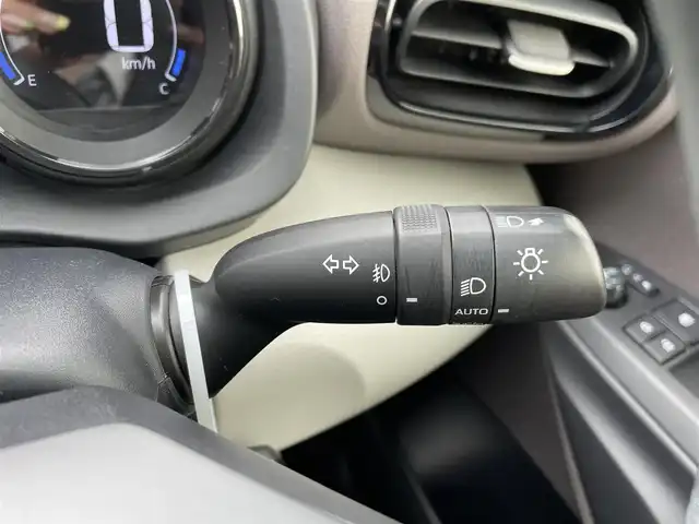トヨタ ヤリス ハイブリッド Z 千葉県 2020(令2)年 4.6万km ブラック/アバンギャルドブロンズメタリック トヨタセーフティーセンス/・プリクラッシュセーフティー/・レーンディパーチャーアラート/・リヤクロストラフィックアラート/・パーキングサポートブレーキ/・ロードサインアシスト/・ブラインドスポットモニター/・アダプティブクルーズコントロール/純正ディスプレイオーディオ/・ナビ/Bluetooth/パノラミックビューカメラ/ハーフレザーシート/前席シートヒーター/パーキングアシスト/スマートキー/コーナーセンサー/ヘッドアップディスプレイ/純正LEDヘッドライト/フォグランプ/純正16インチアルミホイール/ETC/本革巻ステアリング/ドアバイザー/ヘッドライトレベライザー/サイド＆カーテンエアバッグ/新車時保証書＆取扱説明書
