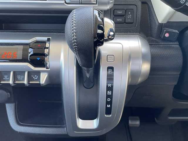 スズキ クロスビー HYBRID MZ 神奈川県 2022(令4)年 2.4万km キャバンアイボリーパールメタリック ワンオーナー/4WD/純正8インチメモリーナビ/　○フルセグTV/　○DVD/CD/AM/FM/USB/BT/　○走行中視聴可能/　○ナビ連動前後ドライブレコーダー/バックカメラ/デュアルBブレーキサポートシステム/レーンキープアシスト/レーダークルーズコントロール/パーキングセンサー/サイド＆カーテンエアバッグ/革巻きステアリング/ステアリングスイッチ/パドルシフト/前席シートヒーター/横滑り防止装置/純正ラバーマット/純正ドアバイザー/LEDヘッドライト/フォグランプ/ビルトインETC/アイドリングストップ/純正ディーラーオプションデコステッカー(シロクマ)/保証書/取扱説明書＆ナビ取説
