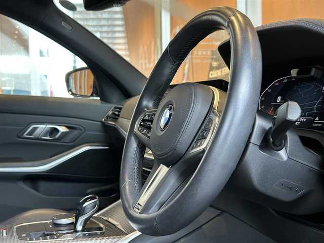 ＢＭＷ ３２０ｄ xDrive Mスポーツ EDサンライズ 宮城県 2020(令2)年 4万km メルボルンレッド 限定生産車両（色限定50台）/アクティブクルーズコントロール/レーンキープアシスト/レーンチェンジウォーニング/iDriveナビゲーションシステム/リヤビューカメラ/AppleCarPlay/ヴァーネスカレザーシート（ブラック）/メモリ機能付きパワーシート/シートヒーター/レーザーライトLEDヘッドライト/アダプティブMサスペンション/3ゾーンエアコン/アンビエントライト/ワイヤレス充電/前後ドライブレコーダー/ETC2.0車載器/純正19インチブラックAW/コンフォートアクセス