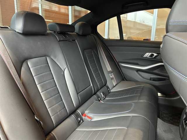 ＢＭＷ ３２０ｄ xDrive Mスポーツ EDサンライズ 宮城県 2020(令2)年 4万km メルボルンレッド 限定生産車両（色限定50台）/アクティブクルーズコントロール/レーンキープアシスト/レーンチェンジウォーニング/iDriveナビゲーションシステム/リヤビューカメラ/AppleCarPlay/ヴァーネスカレザーシート（ブラック）/メモリ機能付きパワーシート/シートヒーター/レーザーライトLEDヘッドライト/アダプティブMサスペンション/3ゾーンエアコン/アンビエントライト/ワイヤレス充電/前後ドライブレコーダー/ETC2.0車載器/純正19インチブラックAW/コンフォートアクセス