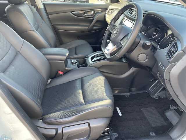 日産 エクストレイル 20X 愛知県 2018(平30)年 6.9万km ブリリアントホワイトパール アラウンドビューモニター/デジタルインナーミラー/ＥＴＣ/純正ナビ・フルセグＴＶ/純正１８インチアルミホイール/純正フロアマット/純正ドアバイザー/電動リアゲート/横滑り防止装置/ダウンヒルアシストコントロール　/スマートキー