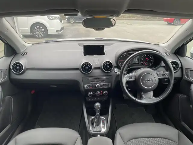 アウディ Ａ１ SB 1．0TFSI 福岡県 2018(平30)年 3.9万km グレイシアホワイトメタリック ・純正ナビ／Ｂｌｕｅｔｏｏｔｈ／ジュークボックス／ＤＶＤ/・バックカメラ/・布シート／シートヒーター/・DTV/・ETC/・純正15AW/・HIDライト/・保証書/・取扱説明書