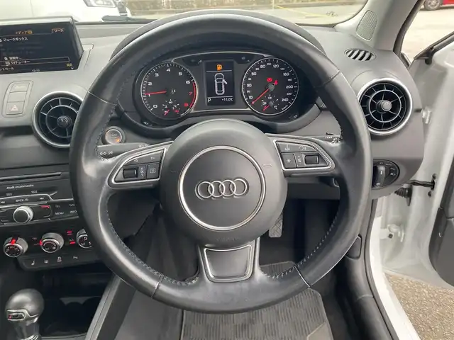 アウディ Ａ１ SB 1．0TFSI 福岡県 2018(平30)年 3.9万km グレイシアホワイトメタリック ・純正ナビ／Ｂｌｕｅｔｏｏｔｈ／ジュークボックス／ＤＶＤ/・バックカメラ/・布シート／シートヒーター/・DTV/・ETC/・純正15AW/・HIDライト/・保証書/・取扱説明書