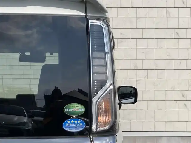 スズキ スペーシア カスタム HYBRID XS 静岡県 2019(平31)年 5.7万km ピュアホワイトP スズキセーフティサポート/社外メモリーナビ(MDV-Z704W)/　AM FM CD DVD Bluetooth USB SD/フルセグTV/ビルトインETC/LEDオートヘッドランプ/リアクリアランスソナー/ハーフレザーシート/シートヒーター(運転席)/両側パワースライドドア/純正15インチアルミホイール/スマートキー2本/リアサンシェード/後席7インチモニター/バックモニター/前後方ドライブレコーダー