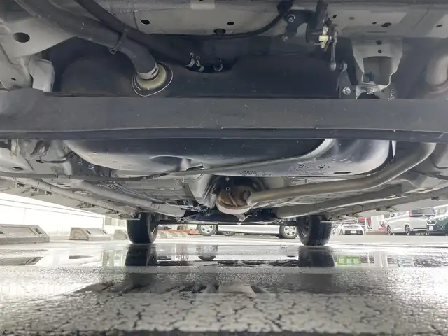 スズキ スペーシア カスタム HYBRID XS 静岡県 2019(平31)年 5.7万km ピュアホワイトP スズキセーフティサポート/社外メモリーナビ(MDV-Z704W)/　AM FM CD DVD Bluetooth USB SD/フルセグTV/ビルトインETC/LEDオートヘッドランプ/リアクリアランスソナー/ハーフレザーシート/シートヒーター(運転席)/両側パワースライドドア/純正15インチアルミホイール/スマートキー2本/リアサンシェード/後席7インチモニター/バックモニター/前後方ドライブレコーダー