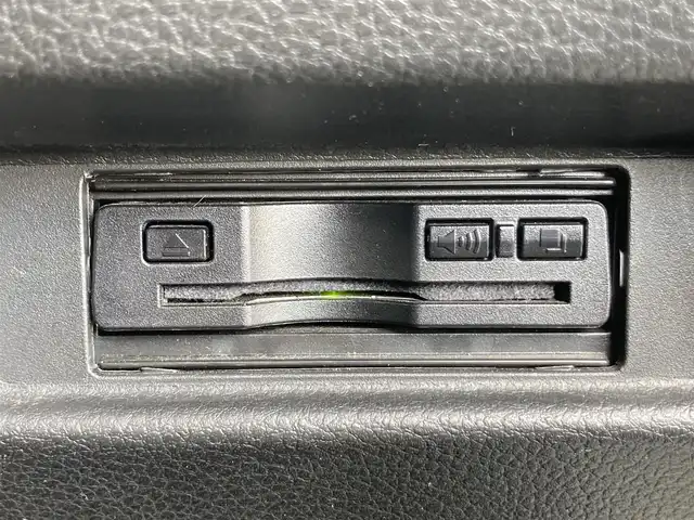 スズキ スペーシア カスタム HYBRID XS 静岡県 2019(平31)年 5.7万km ピュアホワイトP スズキセーフティサポート/社外メモリーナビ(MDV-Z704W)/　AM FM CD DVD Bluetooth USB SD/フルセグTV/ビルトインETC/LEDオートヘッドランプ/リアクリアランスソナー/ハーフレザーシート/シートヒーター(運転席)/両側パワースライドドア/純正15インチアルミホイール/スマートキー2本/リアサンシェード/後席7インチモニター/バックモニター/前後方ドライブレコーダー
