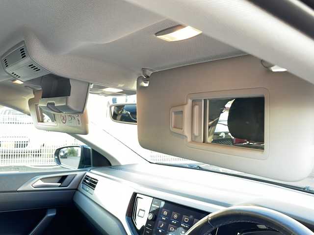 フォルクスワーゲン ポロ TSIコンフォートライン 宮崎県 2018(平30)年 4.4万km ディープブラックパールエフェクト 純正ＳＤナビ　(BT/CD/フルセグ/AM/FM)/バックカメラ/アイドリングストップ　/クルーズコントロール/純正フロアマット　/純正アルミホイール/オートライト　/ＥＴＣ2.0/ドアバイザー/横滑り防止/電動格納ミラー/MTモード付AT