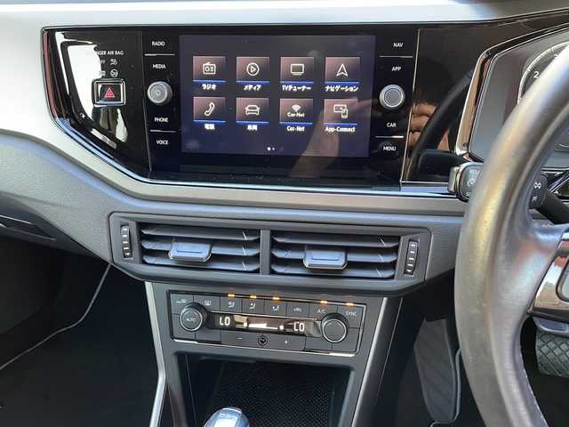 フォルクスワーゲン ポロ TSIコンフォートライン 宮崎県 2018(平30)年 4.4万km ディープブラックパールエフェクト 純正ＳＤナビ　(BT/CD/フルセグ/AM/FM)/バックカメラ/アイドリングストップ　/クルーズコントロール/純正フロアマット　/純正アルミホイール/オートライト　/ＥＴＣ2.0/ドアバイザー/横滑り防止/電動格納ミラー/MTモード付AT