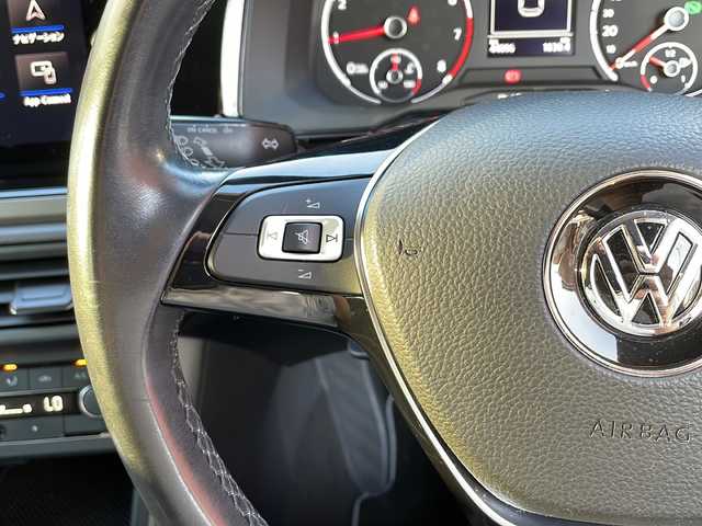 フォルクスワーゲン ポロ TSIコンフォートライン 宮崎県 2018(平30)年 4.4万km ディープブラックパールエフェクト 純正ＳＤナビ　(BT/CD/フルセグ/AM/FM)/バックカメラ/アイドリングストップ　/クルーズコントロール/純正フロアマット　/純正アルミホイール/オートライト　/ＥＴＣ2.0/ドアバイザー/横滑り防止/電動格納ミラー/MTモード付AT