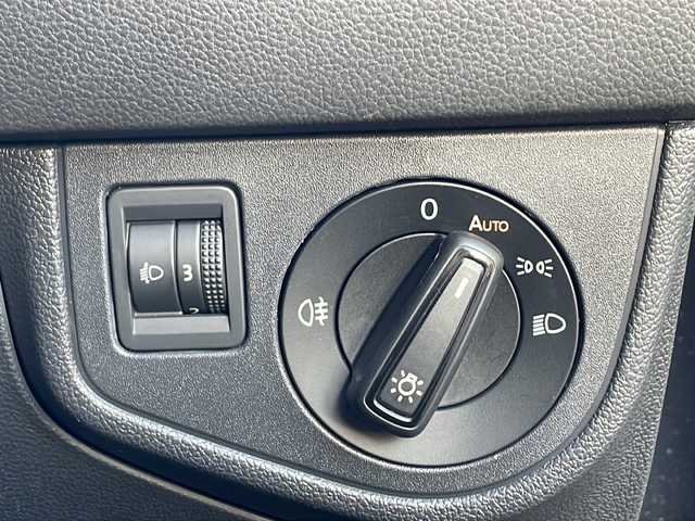 フォルクスワーゲン ポロ TSIコンフォートライン 宮崎県 2018(平30)年 4.4万km ディープブラックパールエフェクト 純正ＳＤナビ　(BT/CD/フルセグ/AM/FM)/バックカメラ/アイドリングストップ　/クルーズコントロール/純正フロアマット　/純正アルミホイール/オートライト　/ＥＴＣ2.0/ドアバイザー/横滑り防止/電動格納ミラー/MTモード付AT