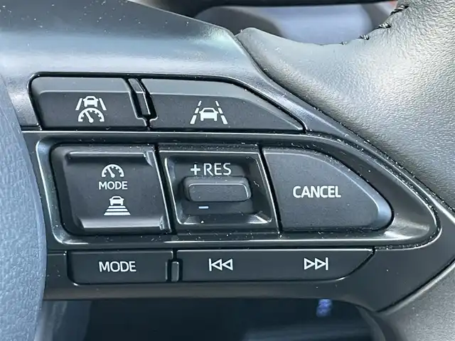 トヨタ シエンタ ハイブリッド Z 香川県 2024(令6)年 0.5万km ブラック トヨタセーフティセンス/→プリクラッシュセーフティ/→レーンディパーチャーアラート/→レーダークルーズコントロール/→アダプティブハイビームアシスト/→ロードサインアシスト/→ドライバー異常時対応システム/→プロアクティブドライビングアシスト/→発信遅れ告知機能/純正10.5型インチディスプレイオーディオ/【フルセグＴＶ/AM/FM//Bluetooth】/パノラミックビューモニター/バックカメラ/シートヒーター/革巻きステアリング/ステアリングヒーター/両側パワースライドドア/リアロールサンシェード/LEDライト/純正15インチアルミホイール/ETC2.0/スマートキー/プッシュスタート