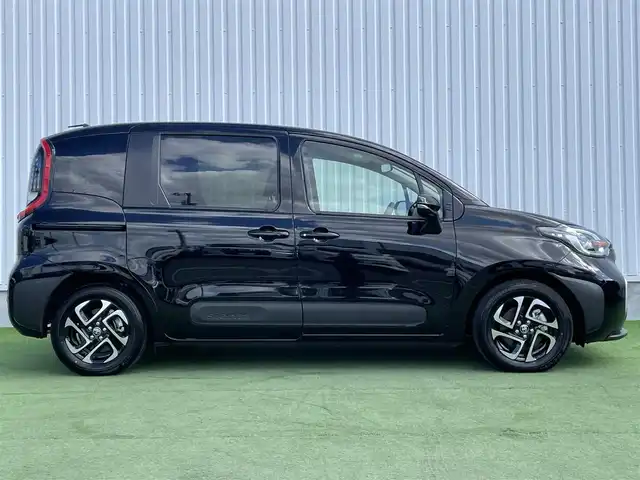 トヨタ シエンタ ハイブリッド Z 香川県 2024(令6)年 0.5万km ブラック トヨタセーフティセンス/→プリクラッシュセーフティ/→レーンディパーチャーアラート/→レーダークルーズコントロール/→アダプティブハイビームアシスト/→ロードサインアシスト/→ドライバー異常時対応システム/→プロアクティブドライビングアシスト/→発信遅れ告知機能/純正10.5型インチディスプレイオーディオ/【フルセグＴＶ/AM/FM//Bluetooth】/パノラミックビューモニター/バックカメラ/シートヒーター/革巻きステアリング/ステアリングヒーター/両側パワースライドドア/リアロールサンシェード/LEDライト/純正15インチアルミホイール/ETC2.0/スマートキー/プッシュスタート