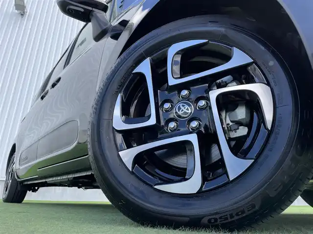 トヨタ シエンタ ハイブリッド Z 香川県 2024(令6)年 0.5万km ブラック トヨタセーフティセンス/→プリクラッシュセーフティ/→レーンディパーチャーアラート/→レーダークルーズコントロール/→アダプティブハイビームアシスト/→ロードサインアシスト/→ドライバー異常時対応システム/→プロアクティブドライビングアシスト/→発信遅れ告知機能/純正10.5型インチディスプレイオーディオ/【フルセグＴＶ/AM/FM//Bluetooth】/パノラミックビューモニター/バックカメラ/シートヒーター/革巻きステアリング/ステアリングヒーター/両側パワースライドドア/リアロールサンシェード/LEDライト/純正15インチアルミホイール/ETC2.0/スマートキー/プッシュスタート