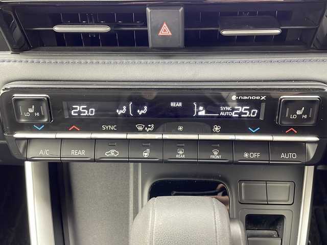 トヨタ ヴォクシー ハイブリッド S－Z 大阪府 2022(令4)年 1.6万km スパークリングブラックパールクリスタルシャイン 純正10.5インチディスプレイオーディオナビ/【フルセグTV/Bluetooth/HDMI/FM/AM】/快適利便パッケージ(High)/・両側ハンズフリーパワースライドドア/・後席シートヒーター/・後席オットマン/・パワーバックドア/・nanoe/プロジェクター式三眼LEDヘッドライト/ユニバーサルステップ/100V電源/バックカメラ/トヨタセーフティセンス/・プリクラッシュセーフティー/・オートマチックハイビーム/・レーントレーシングアシスト/・レーンディパーチャーアラート/・レーダークルーズコントロール/・パーキングサポートブレーキ/・ロードサインアシスト/・後退速度抑制/前後コーナーセンサー/ハーフレザーシート/前後シートヒーター/ステアリングヒーター/後席サンシェード/オートリトラミラー/オートホールド/純正17インチAW/ビルトインETC2.0/WAC/スマートキー/プッシュスタート