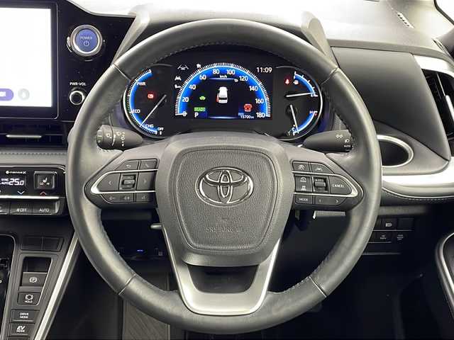 トヨタ ヴォクシー ハイブリッド S－Z 大阪府 2022(令4)年 1.6万km スパークリングブラックパールクリスタルシャイン 純正10.5インチディスプレイオーディオナビ/【フルセグTV/Bluetooth/HDMI/FM/AM】/快適利便パッケージ(High)/・両側ハンズフリーパワースライドドア/・後席シートヒーター/・後席オットマン/・パワーバックドア/・nanoe/プロジェクター式三眼LEDヘッドライト/ユニバーサルステップ/100V電源/バックカメラ/トヨタセーフティセンス/・プリクラッシュセーフティー/・オートマチックハイビーム/・レーントレーシングアシスト/・レーンディパーチャーアラート/・レーダークルーズコントロール/・パーキングサポートブレーキ/・ロードサインアシスト/・後退速度抑制/前後コーナーセンサー/ハーフレザーシート/前後シートヒーター/ステアリングヒーター/後席サンシェード/オートリトラミラー/オートホールド/純正17インチAW/ビルトインETC2.0/WAC/スマートキー/プッシュスタート