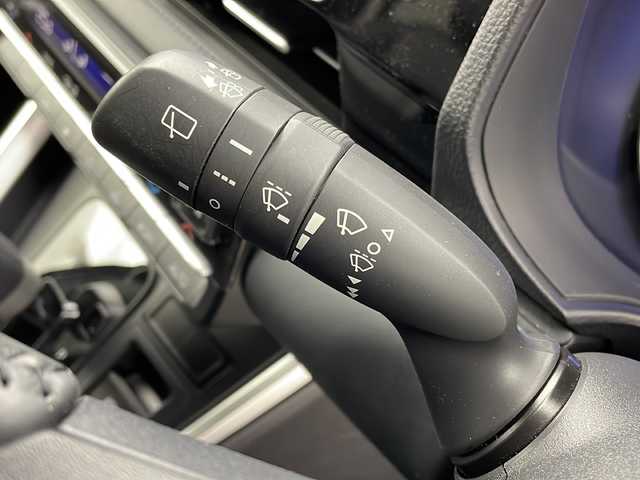 トヨタ ヴォクシー ハイブリッド S－Z 大阪府 2022(令4)年 1.6万km スパークリングブラックパールクリスタルシャイン 純正10.5インチディスプレイオーディオナビ/【フルセグTV/Bluetooth/HDMI/FM/AM】/快適利便パッケージ(High)/・両側ハンズフリーパワースライドドア/・後席シートヒーター/・後席オットマン/・パワーバックドア/・nanoe/プロジェクター式三眼LEDヘッドライト/ユニバーサルステップ/100V電源/バックカメラ/トヨタセーフティセンス/・プリクラッシュセーフティー/・オートマチックハイビーム/・レーントレーシングアシスト/・レーンディパーチャーアラート/・レーダークルーズコントロール/・パーキングサポートブレーキ/・ロードサインアシスト/・後退速度抑制/前後コーナーセンサー/ハーフレザーシート/前後シートヒーター/ステアリングヒーター/後席サンシェード/オートリトラミラー/オートホールド/純正17インチAW/ビルトインETC2.0/WAC/スマートキー/プッシュスタート