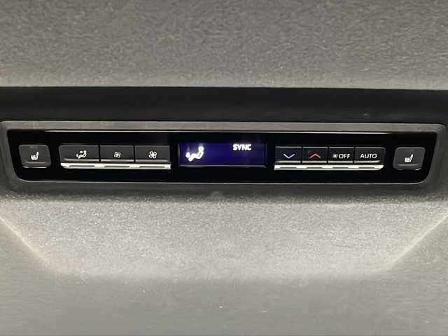 トヨタ ヴォクシー ハイブリッド S－Z 大阪府 2022(令4)年 1.6万km スパークリングブラックパールクリスタルシャイン 純正10.5インチディスプレイオーディオナビ/【フルセグTV/Bluetooth/HDMI/FM/AM】/快適利便パッケージ(High)/・両側ハンズフリーパワースライドドア/・後席シートヒーター/・後席オットマン/・パワーバックドア/・nanoe/プロジェクター式三眼LEDヘッドライト/ユニバーサルステップ/100V電源/バックカメラ/トヨタセーフティセンス/・プリクラッシュセーフティー/・オートマチックハイビーム/・レーントレーシングアシスト/・レーンディパーチャーアラート/・レーダークルーズコントロール/・パーキングサポートブレーキ/・ロードサインアシスト/・後退速度抑制/前後コーナーセンサー/ハーフレザーシート/前後シートヒーター/ステアリングヒーター/後席サンシェード/オートリトラミラー/オートホールド/純正17インチAW/ビルトインETC2.0/WAC/スマートキー/プッシュスタート