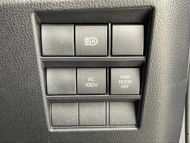 トヨタ ヴォクシー ハイブリッド S－Z 大阪府 2022(令4)年 1.6万km スパークリングブラックパールクリスタルシャイン 純正10.5インチディスプレイオーディオナビ/【フルセグTV/Bluetooth/HDMI/FM/AM】/快適利便パッケージ(High)/・両側ハンズフリーパワースライドドア/・後席シートヒーター/・後席オットマン/・パワーバックドア/・nanoe/プロジェクター式三眼LEDヘッドライト/ユニバーサルステップ/100V電源/バックカメラ/トヨタセーフティセンス/・プリクラッシュセーフティー/・オートマチックハイビーム/・レーントレーシングアシスト/・レーンディパーチャーアラート/・レーダークルーズコントロール/・パーキングサポートブレーキ/・ロードサインアシスト/・後退速度抑制/前後コーナーセンサー/ハーフレザーシート/前後シートヒーター/ステアリングヒーター/後席サンシェード/オートリトラミラー/オートホールド/純正17インチAW/ビルトインETC2.0/WAC/スマートキー/プッシュスタート