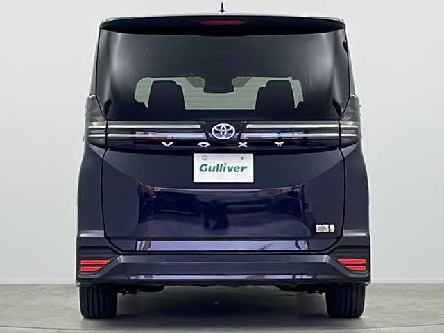 トヨタ ヴォクシー ハイブリッド S－Z 大阪府 2022(令4)年 1.6万km スパークリングブラックパールクリスタルシャイン 純正10.5インチディスプレイオーディオナビ/【フルセグTV/Bluetooth/HDMI/FM/AM】/快適利便パッケージ(High)/・両側ハンズフリーパワースライドドア/・後席シートヒーター/・後席オットマン/・パワーバックドア/・nanoe/プロジェクター式三眼LEDヘッドライト/ユニバーサルステップ/100V電源/バックカメラ/トヨタセーフティセンス/・プリクラッシュセーフティー/・オートマチックハイビーム/・レーントレーシングアシスト/・レーンディパーチャーアラート/・レーダークルーズコントロール/・パーキングサポートブレーキ/・ロードサインアシスト/・後退速度抑制/前後コーナーセンサー/ハーフレザーシート/前後シートヒーター/ステアリングヒーター/後席サンシェード/オートリトラミラー/オートホールド/純正17インチAW/ビルトインETC2.0/WAC/スマートキー/プッシュスタート