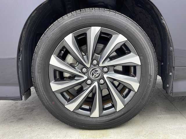 トヨタ ヴォクシー ハイブリッド S－Z 大阪府 2022(令4)年 1.6万km スパークリングブラックパールクリスタルシャイン 純正10.5インチディスプレイオーディオナビ/【フルセグTV/Bluetooth/HDMI/FM/AM】/快適利便パッケージ(High)/・両側ハンズフリーパワースライドドア/・後席シートヒーター/・後席オットマン/・パワーバックドア/・nanoe/プロジェクター式三眼LEDヘッドライト/ユニバーサルステップ/100V電源/バックカメラ/トヨタセーフティセンス/・プリクラッシュセーフティー/・オートマチックハイビーム/・レーントレーシングアシスト/・レーンディパーチャーアラート/・レーダークルーズコントロール/・パーキングサポートブレーキ/・ロードサインアシスト/・後退速度抑制/前後コーナーセンサー/ハーフレザーシート/前後シートヒーター/ステアリングヒーター/後席サンシェード/オートリトラミラー/オートホールド/純正17インチAW/ビルトインETC2.0/WAC/スマートキー/プッシュスタート