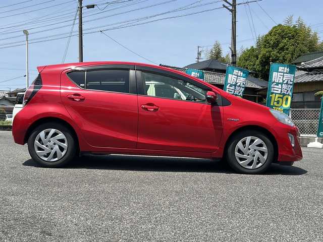 トヨタ アクア S 愛知県 2015(平27)年 11.6万km スーパーレッドⅤ /禁煙車//純正ナビ・フルセグTV//バックカメラ//ビルトインETC//前席シートヒーター//スマートキー//プッシュスタート//電動格納ミラーウインカー//EVモード/ECOモード//ステアリングスイッチ//横滑り防止装置//ドアバイザー//純正フロアマット//取扱説明書//スペアキー