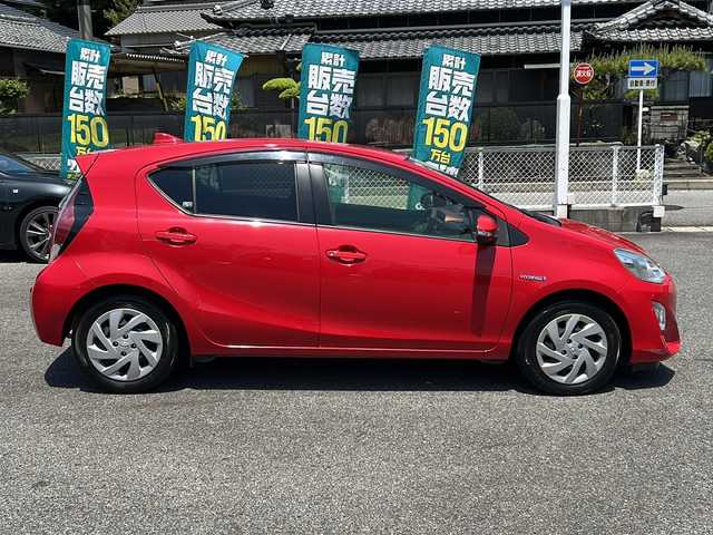 トヨタ アクア S 愛知県 2015(平27)年 11.6万km スーパーレッドⅤ /禁煙車//純正ナビ・フルセグTV//バックカメラ//ビルトインETC//前席シートヒーター//スマートキー//プッシュスタート//電動格納ミラーウインカー//EVモード/ECOモード//ステアリングスイッチ//横滑り防止装置//ドアバイザー//純正フロアマット//取扱説明書//スペアキー