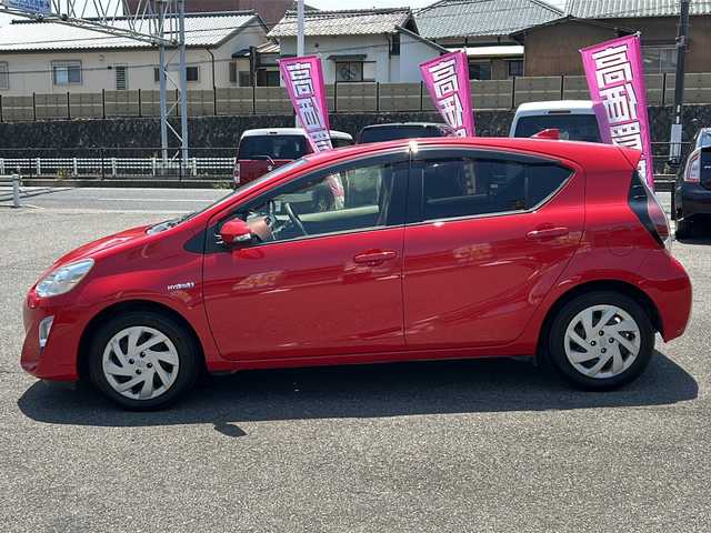 トヨタ アクア S 愛知県 2015(平27)年 11.6万km スーパーレッドⅤ /禁煙車//純正ナビ・フルセグTV//バックカメラ//ビルトインETC//前席シートヒーター//スマートキー//プッシュスタート//電動格納ミラーウインカー//EVモード/ECOモード//ステアリングスイッチ//横滑り防止装置//ドアバイザー//純正フロアマット//取扱説明書//スペアキー