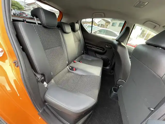 トヨタ アクア X－URBAN 大分県 2015(平27)年 7.5万km オレンジパールクリスタルシャイン 純正ＳＤナビ（NSZT-W64）/バックカメラ/ＤＴＶ/ＢＴ/ＣＤ／ＤＶＤ/純正１６インチＡＷ/シートヒーター/スマートキー/プッシュスタート/ナノイー/純正ＬＥＤヘッドライト/ステアリングスイッチ/ハーフレザー/純正フロアマット/純正サイドバイザー/ルーフレール