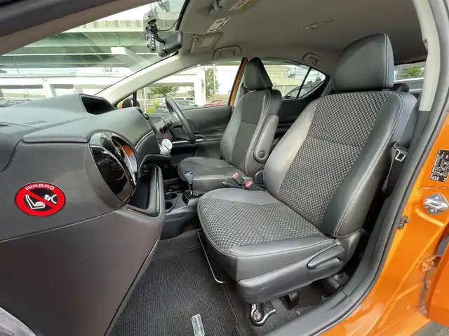 トヨタ アクア X－URBAN 大分県 2015(平27)年 7.5万km オレンジパールクリスタルシャイン 純正ＳＤナビ（NSZT-W64）/バックカメラ/ＤＴＶ/ＢＴ/ＣＤ／ＤＶＤ/純正１６インチＡＷ/シートヒーター/スマートキー/プッシュスタート/ナノイー/純正ＬＥＤヘッドライト/ステアリングスイッチ/ハーフレザー/純正フロアマット/純正サイドバイザー/ルーフレール