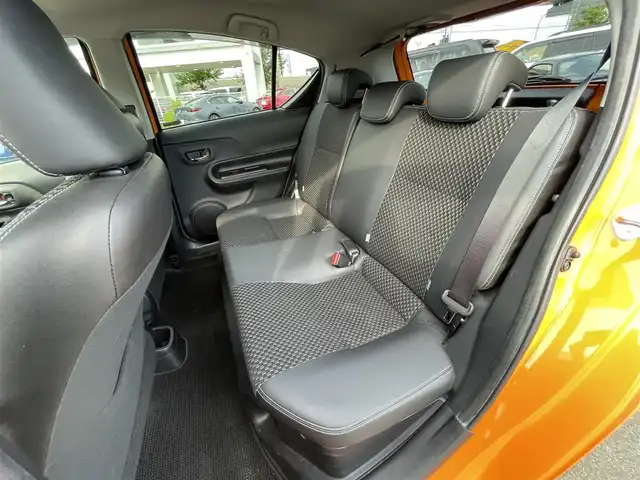 トヨタ アクア X－URBAN 大分県 2015(平27)年 7.5万km オレンジパールクリスタルシャイン 純正ＳＤナビ（NSZT-W64）/バックカメラ/ＤＴＶ/ＢＴ/ＣＤ／ＤＶＤ/純正１６インチＡＷ/シートヒーター/スマートキー/プッシュスタート/ナノイー/純正ＬＥＤヘッドライト/ステアリングスイッチ/ハーフレザー/純正フロアマット/純正サイドバイザー/ルーフレール