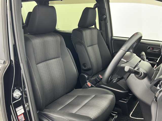 トヨタ ヴォクシー ZS 煌Ⅱ 宮城県 2019(平31)年 7.1万km ブラック Toyota Safety Sense /・プリクラッシュセーフティ/・レーンディパーチャーアラート/・オートマチックハイビーム/ALPINE製10インチフリップダウンモニター/【RSH10S-L】/クルーズコントロール/ALPINE製9インチナビ/・BT.CD.DVD.SD.USB.HDMI/バックカメラ/フルセグTV/両側パワースライドドア/ETC/プッシュスタート/スマートキー×２/ステアリングスイッチ/LEDヘッドライト/LEDフォグライト/純正フロアマット/純正16インチAW/純正ドアバイザー/ロールサンシェード/シートバックテーブル