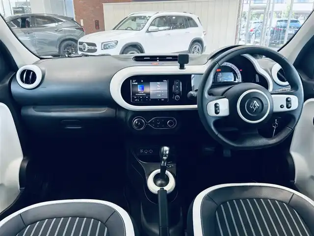 ルノー トゥインゴ インテンス 大阪府 2022(令4)年 1万km 青 ハーフレザー/シートヒーター/純正ディスプレイオーディオ/applecarplay/バックカメラ/純正16インチAW/クルーズコントロール/クリアランスソナー/ETC/ドラレコ/USB/AUX/Bluetooth