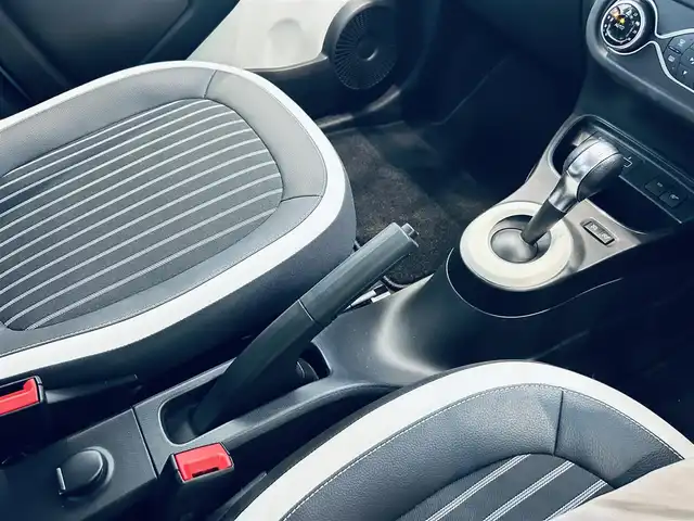 ルノー トゥインゴ インテンス 大阪府 2022(令4)年 1万km 青 ハーフレザー/シートヒーター/純正ディスプレイオーディオ/applecarplay/バックカメラ/純正16インチAW/クルーズコントロール/クリアランスソナー/ETC/ドラレコ/USB/AUX/Bluetooth