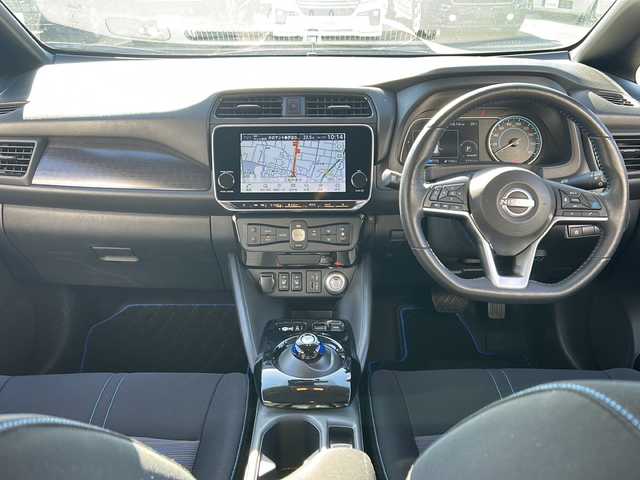 日産 リーフ X Vセレクション 静岡県 2023(令5)年 1.8万km 黒Ｍ /ワンオーナー//純正ナビ/地デジTV//純正Bluetooth//バック/全周囲カメラ//プロパイロット//ブラインドスポットモニター//デジタルインナーミラー//ビルトインETC//純正17インチAW//シートヒーター//ステアリングヒーター//ドライブレコーダー//スマートキー//スペアキー//保証書//取説