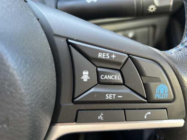 日産 リーフ X Vセレクション 静岡県 2023(令5)年 1.8万km 黒Ｍ /ワンオーナー//純正ナビ/地デジTV//純正Bluetooth//バック/全周囲カメラ//プロパイロット//ブラインドスポットモニター//デジタルインナーミラー//ビルトインETC//純正17インチAW//シートヒーター//ステアリングヒーター//ドライブレコーダー//スマートキー//スペアキー//保証書//取説