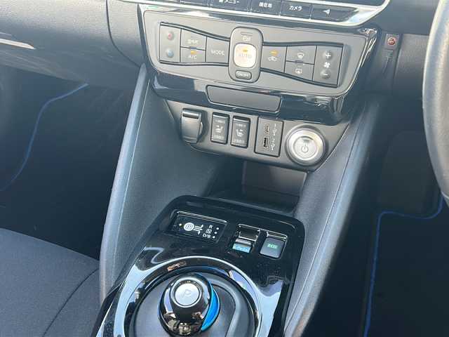 日産 リーフ X Vセレクション 静岡県 2023(令5)年 1.8万km 黒Ｍ /ワンオーナー//純正ナビ/地デジTV//純正Bluetooth//バック/全周囲カメラ//プロパイロット//ブラインドスポットモニター//デジタルインナーミラー//ビルトインETC//純正17インチAW//シートヒーター//ステアリングヒーター//ドライブレコーダー//スマートキー//スペアキー//保証書//取説