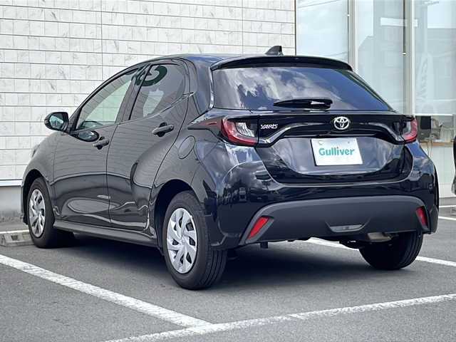 トヨタ ヤリス G 静岡県 2023(令5)年 1.6万km ブラック ディスプレイオーディオナビ/Bluetooth/バックカメラ/セーフティセンス/前車追従クルーズコントロール/オートハイビーム/レーンキープアシスト/オートエアコン/スマートキー/ETC/保証書/取説
