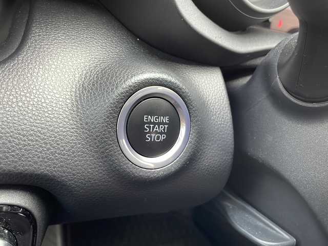 トヨタ ヤリス G 静岡県 2023(令5)年 1.6万km ブラック ディスプレイオーディオナビ/Bluetooth/バックカメラ/セーフティセンス/前車追従クルーズコントロール/オートハイビーム/レーンキープアシスト/オートエアコン/スマートキー/ETC/保証書/取説