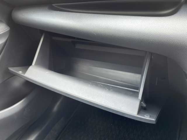 トヨタ ヤリス G 静岡県 2023(令5)年 1.6万km ブラック ディスプレイオーディオナビ/Bluetooth/バックカメラ/セーフティセンス/前車追従クルーズコントロール/オートハイビーム/レーンキープアシスト/オートエアコン/スマートキー/ETC/保証書/取説