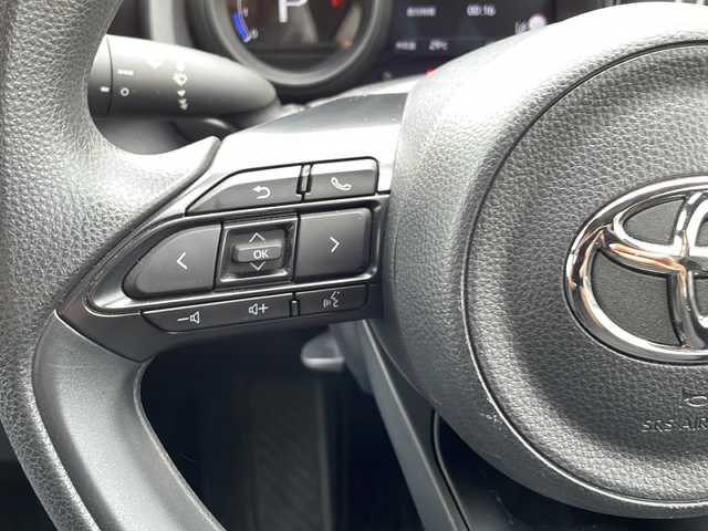 トヨタ ヤリス G 静岡県 2023(令5)年 1.6万km ブラック ディスプレイオーディオナビ/Bluetooth/バックカメラ/セーフティセンス/前車追従クルーズコントロール/オートハイビーム/レーンキープアシスト/オートエアコン/スマートキー/ETC/保証書/取説